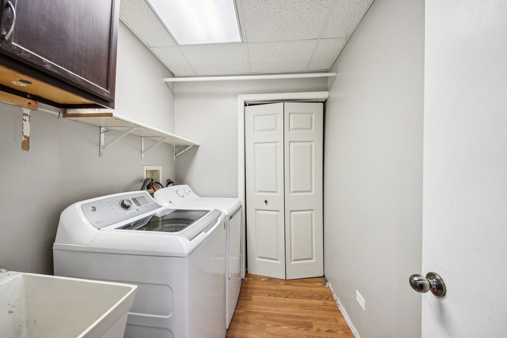 410 Riverside Drive Lakemoor, IL 60051 - Photo 18 of 21 a utility room with dryer and washer