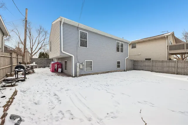 $319,900 | 410 Riverside Drive, Lakemoor, IL 60051