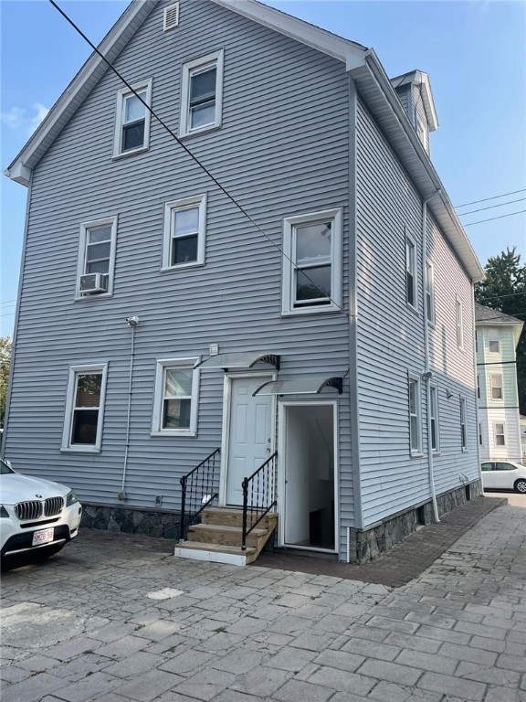 39 Rhodes Street Pawtucket, RI 02860 - Photo 2 of 16 Gallery Image 2