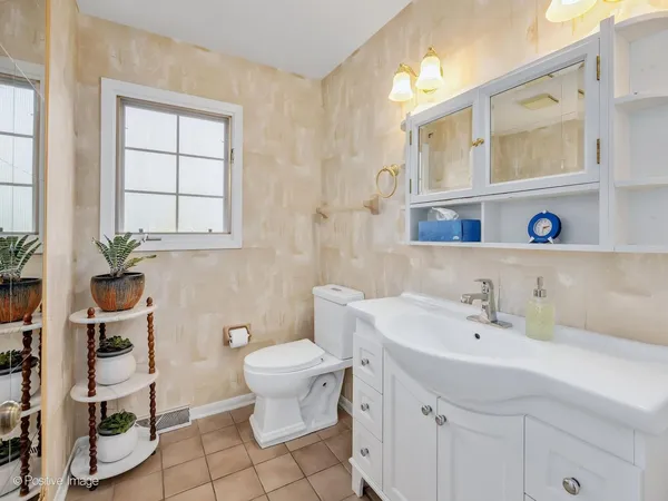 $950,000 | 11547 Burr Oak Lane, Burr Ridge, IL 60527
