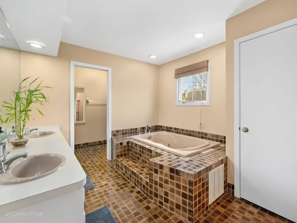 $950,000 | 11547 Burr Oak Lane, Burr Ridge, IL 60527