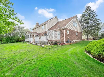 $900,000 | 11547 Burr Oak Lane, Burr Ridge, IL 60527