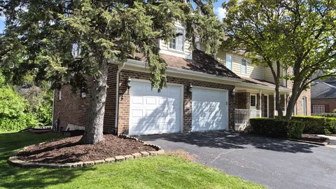 $900,000 | 11547 Burr Oak Lane, Burr Ridge, IL 60527