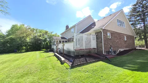 $900,000 | 11547 Burr Oak Lane, Burr Ridge, IL 60527