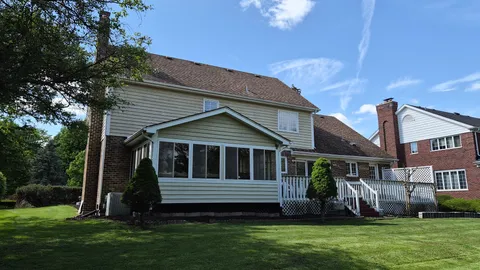 $900,000 | 11547 Burr Oak Lane, Burr Ridge, IL 60527