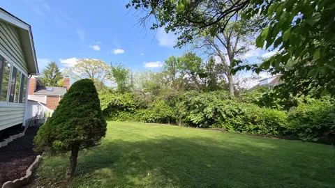 $900,000 | 11547 Burr Oak Lane, Burr Ridge, IL 60527