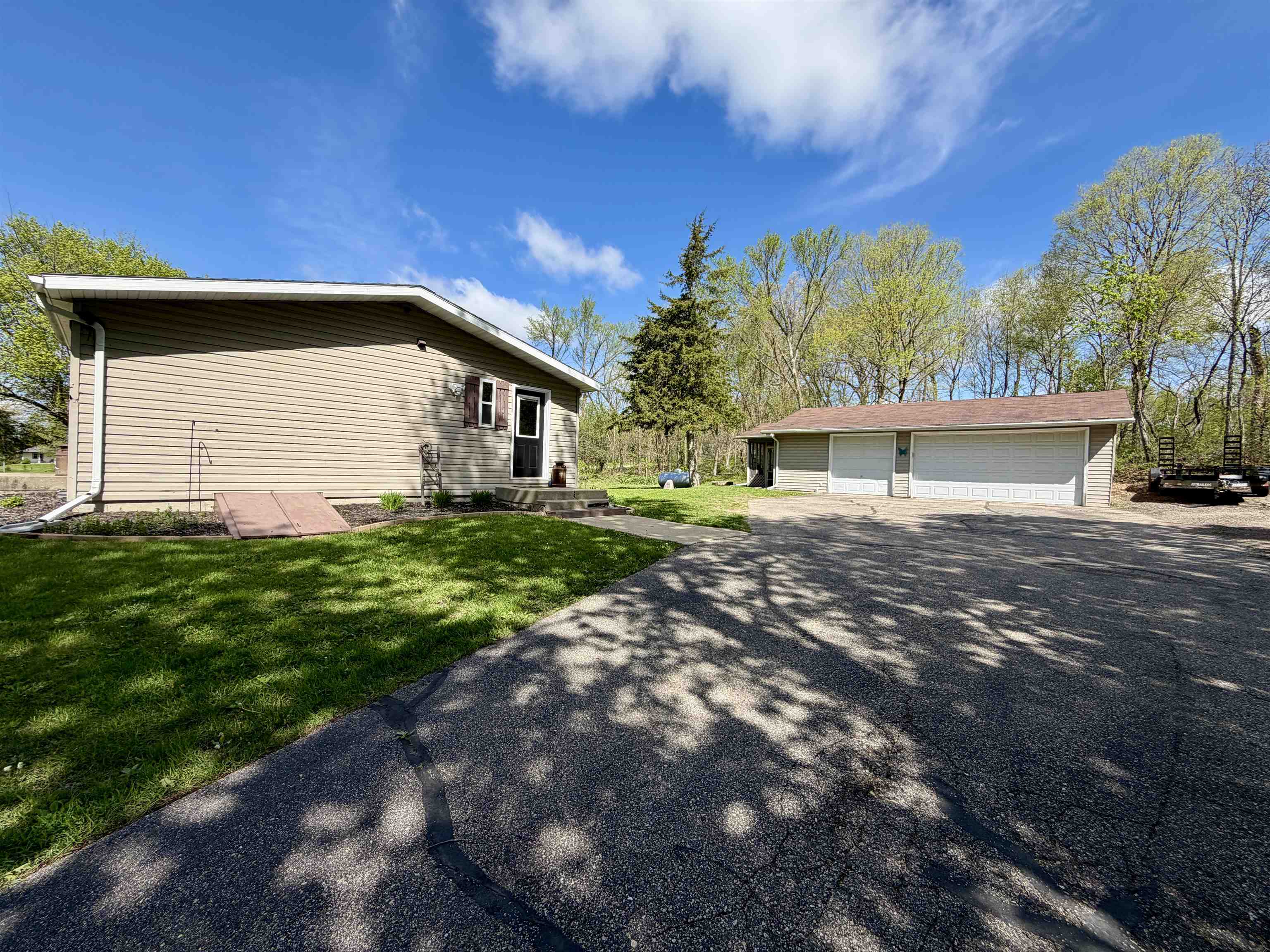 11530 West Brandherm Road Beloit, WI 53511 - Photo 4 of 40