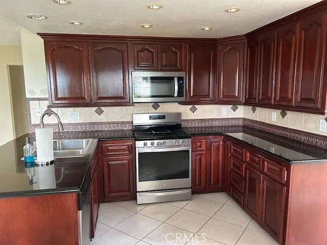 $3,200 | 751 La Cumbre Street, Corona, CA 92879