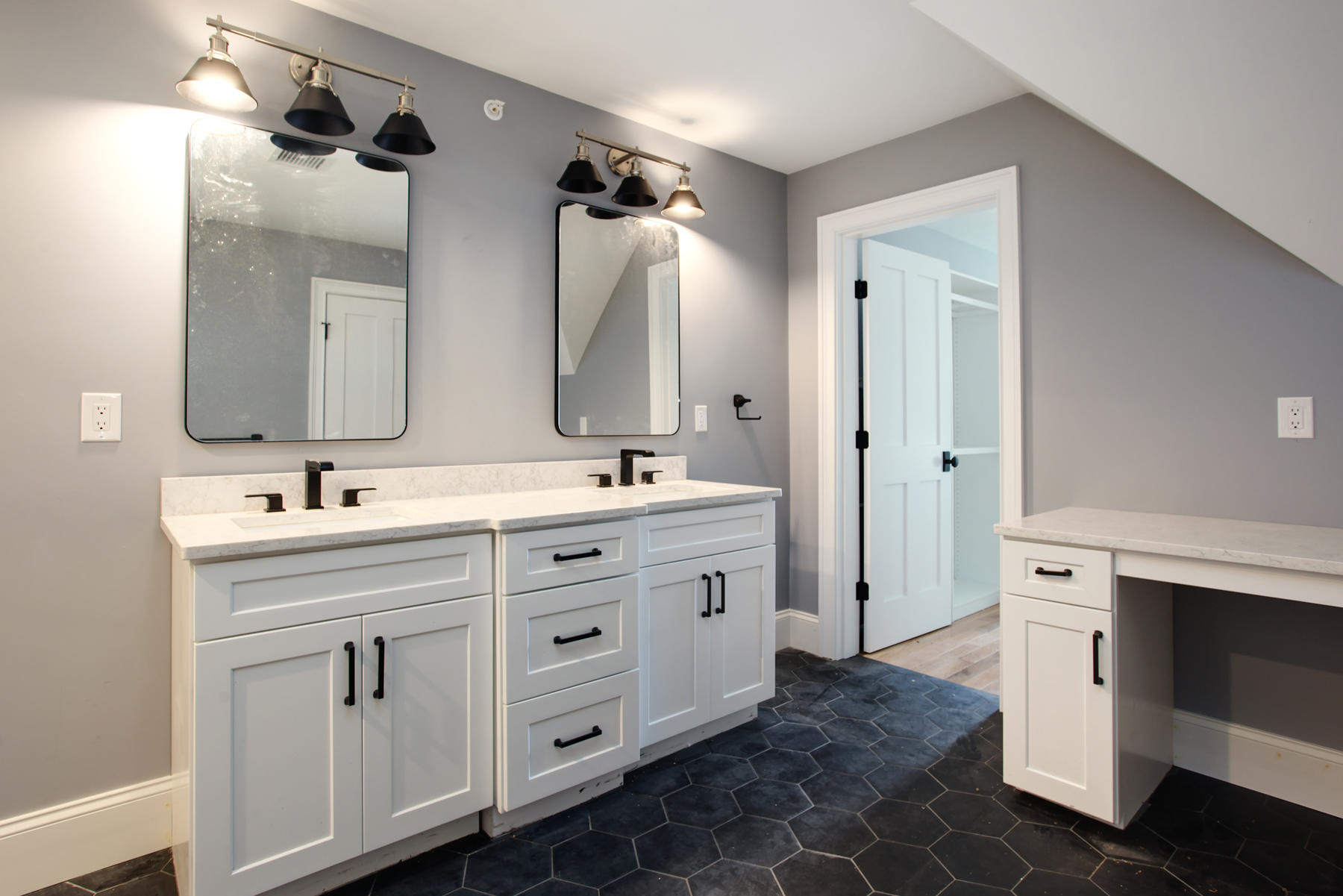 1090 Shore Road, Unit U15 Pocasset, MA 02559 - Photo 17 of 25 Second Floor Primary Bath