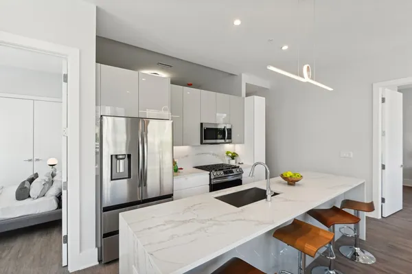 $4,795 | 812 West Adams Street, Unit 604, Chicago, IL 60607