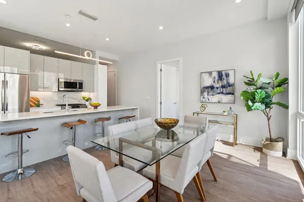 $4,795 | 812 West Adams Street, Unit 604, Chicago, IL 60607