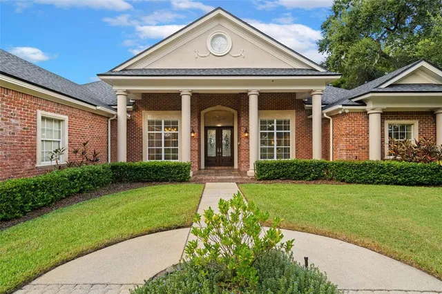 a view of entryway with a front door