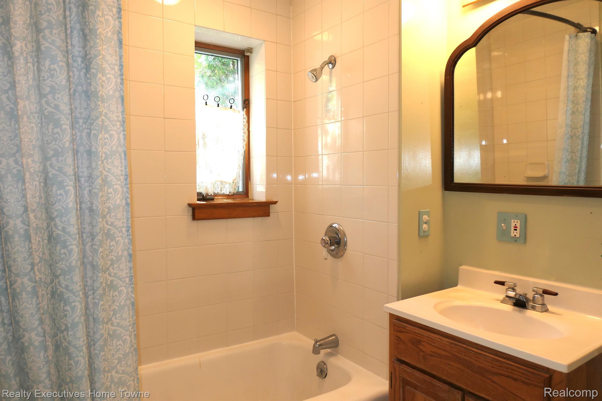 2701 Grace Road Fort Gratiot, MI 48059 - Photo 25 of 51 Full bath #2 main floor
