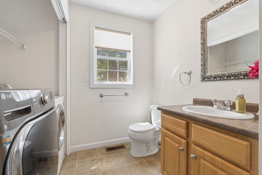 9 Perron Way Lowell, MA 01854 - Photo 10 of 42
