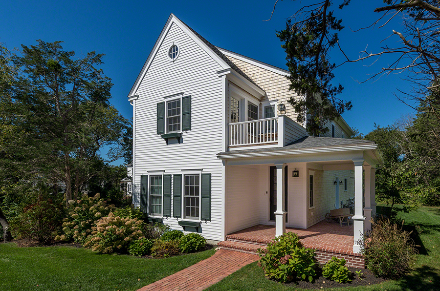 61 Clevelandtown Road Edgartown, MA 02539 - Photo 7 of 43 a front view of a house with garden