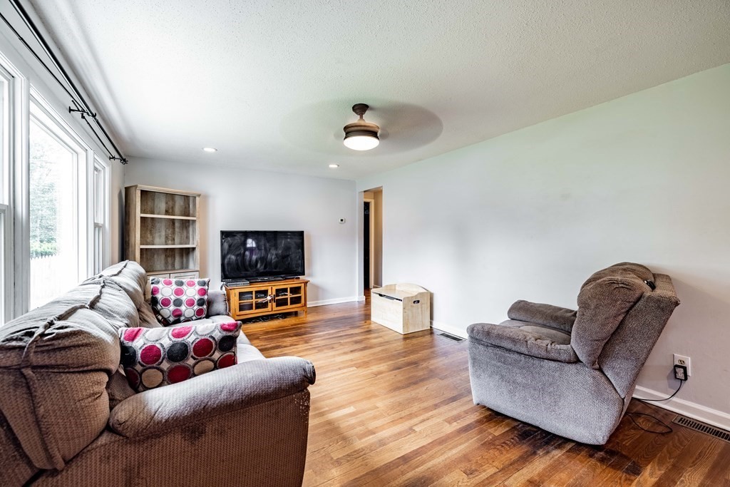 78 Warwick Road Chicopee, MA 01020 - Photo 17 of 25 Gallery Image 17