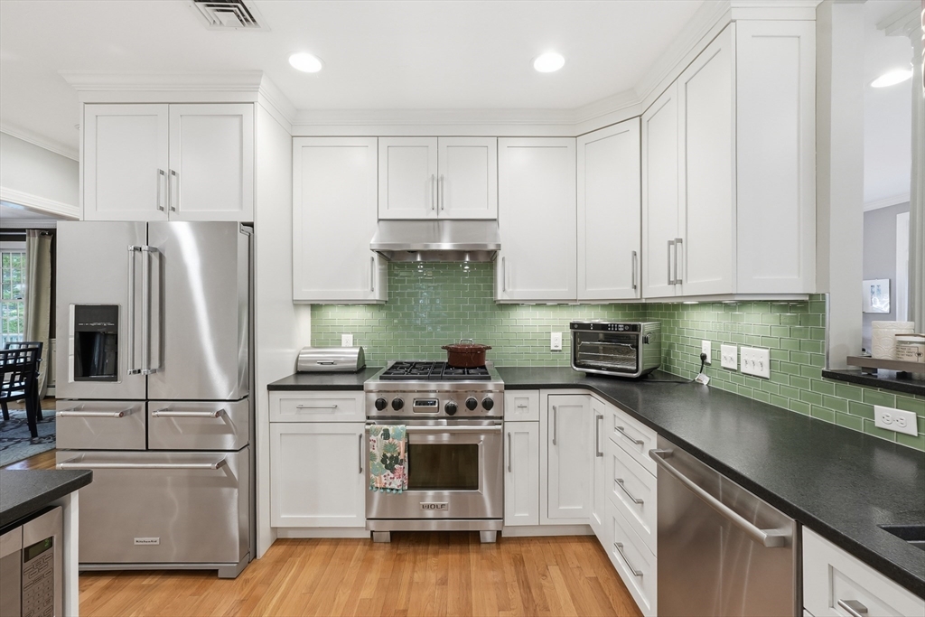 36 Upland Road Needham, MA 02492 - Photo 7 of 40