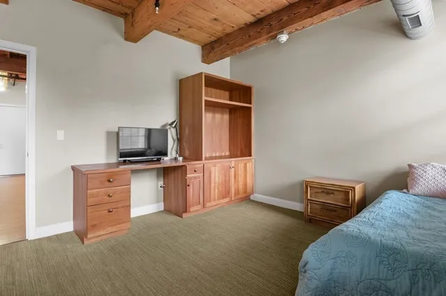 a view of a livingroom with furniture