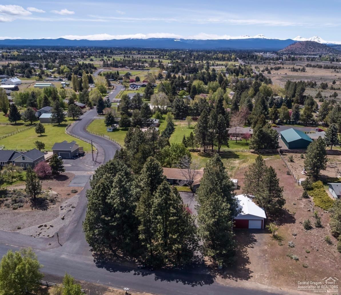 61975 Dobbin Road Bend, OR 97702 - Photo 4 of 23 Additional Photo