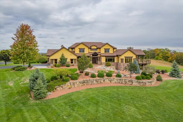 $3,100,000 | S10970 Butternut Road, Spring Green, WI 53588