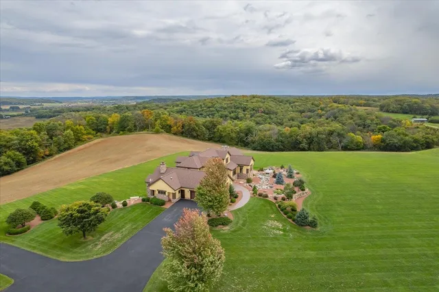 $3,100,000 | S10970 Butternut Road, Spring Green, WI 53588