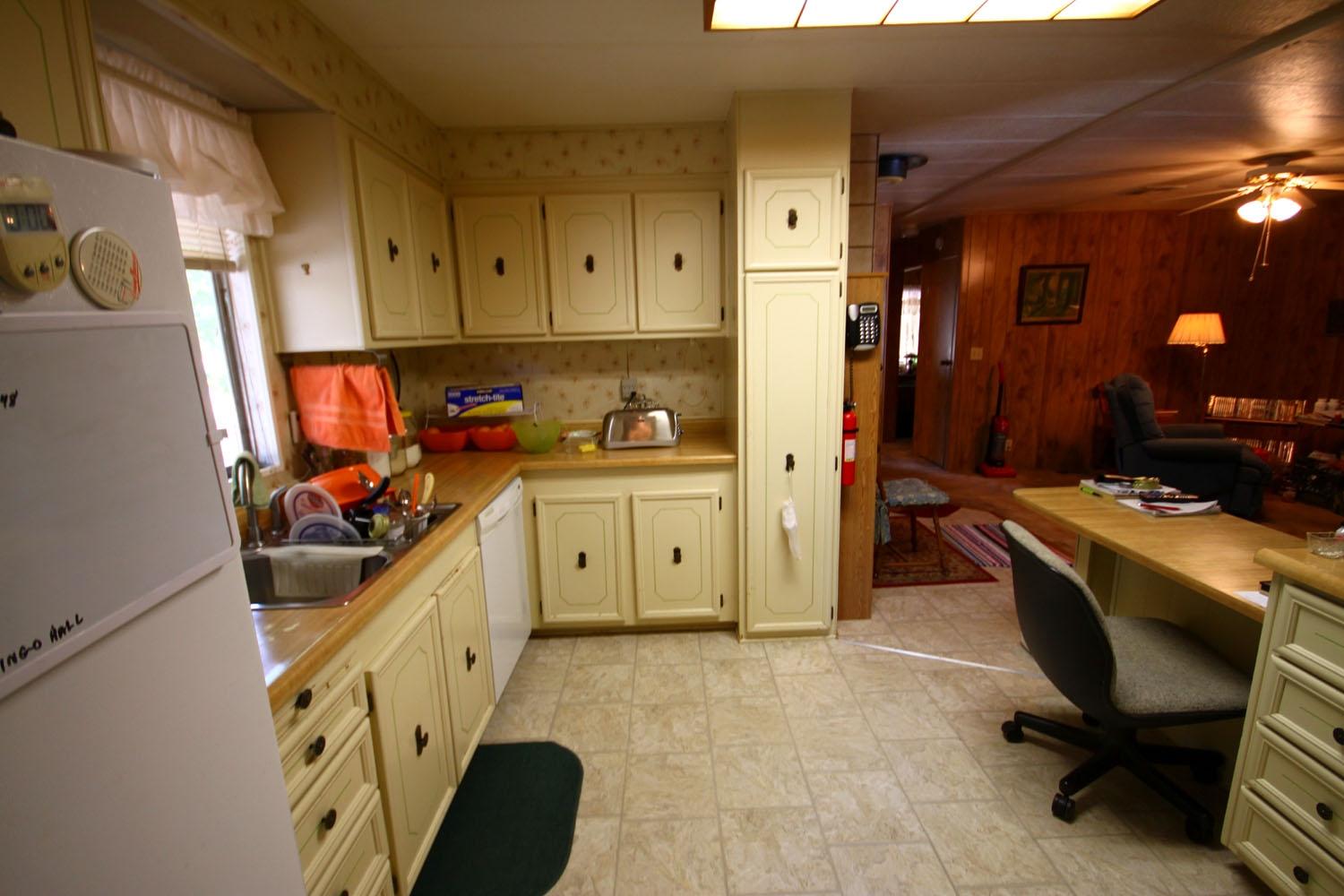 11845 Intermountain Road Redding, CA 96003 - Photo 7 of 19 Kitchen