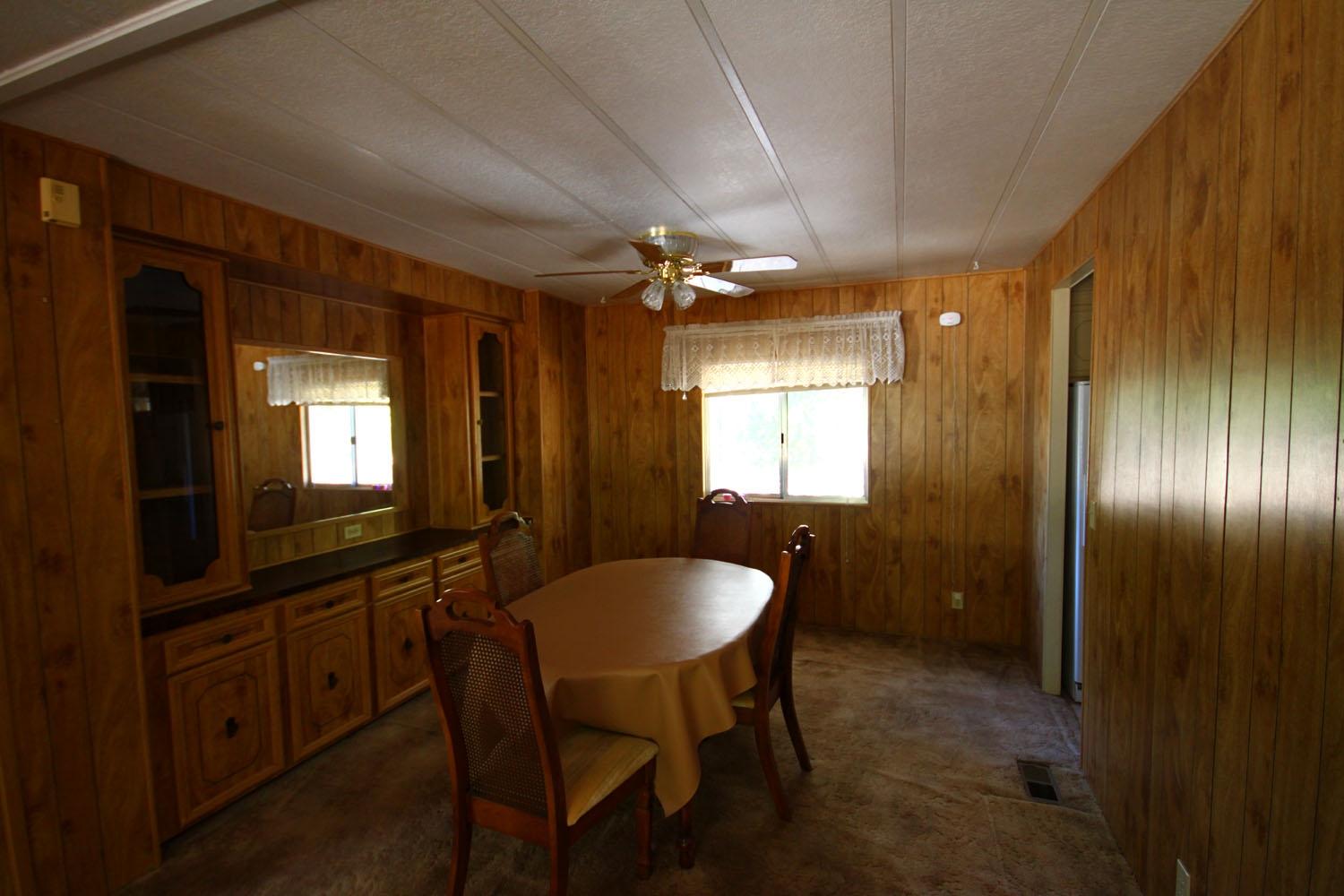 11845 Intermountain Road Redding, CA 96003 - Photo 8 of 19 Dining Area