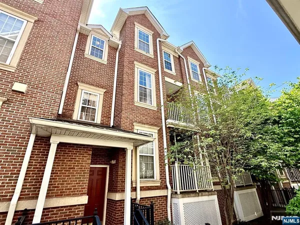 $3,000 | 200 Dey Street, Unit 257, Harrison, NJ 07029
