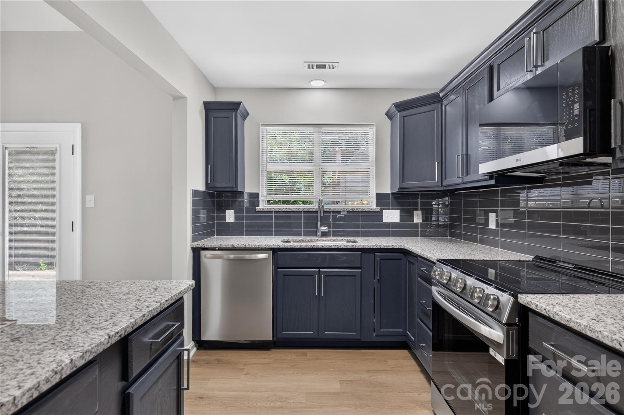 702 Foxborough Road Charlotte, NC 28213 - Photo 7 of 27 Gallery Image 7