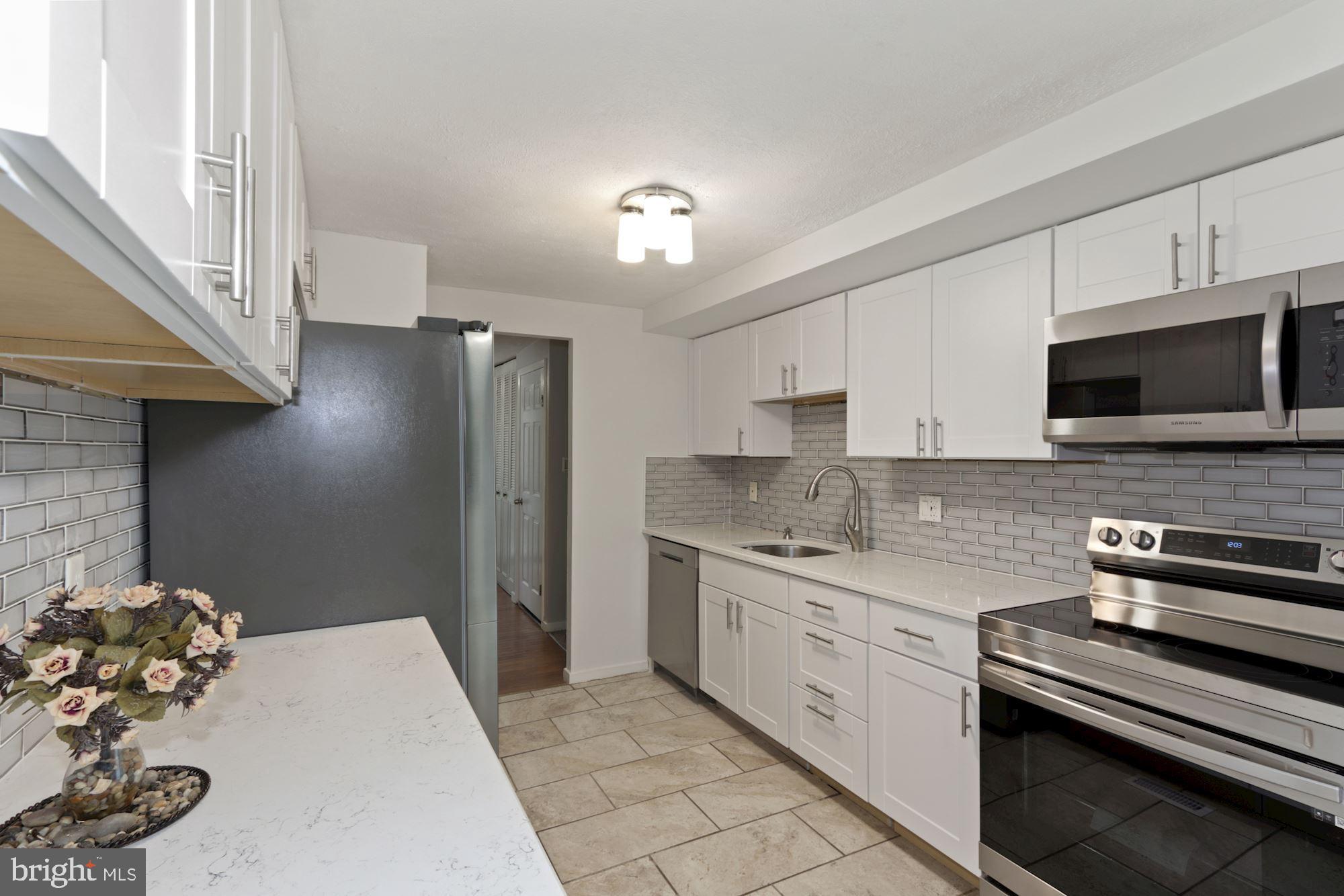 2233 Sanibel Drive Reston, VA 20191 - Photo 11 of 34 Kitchen