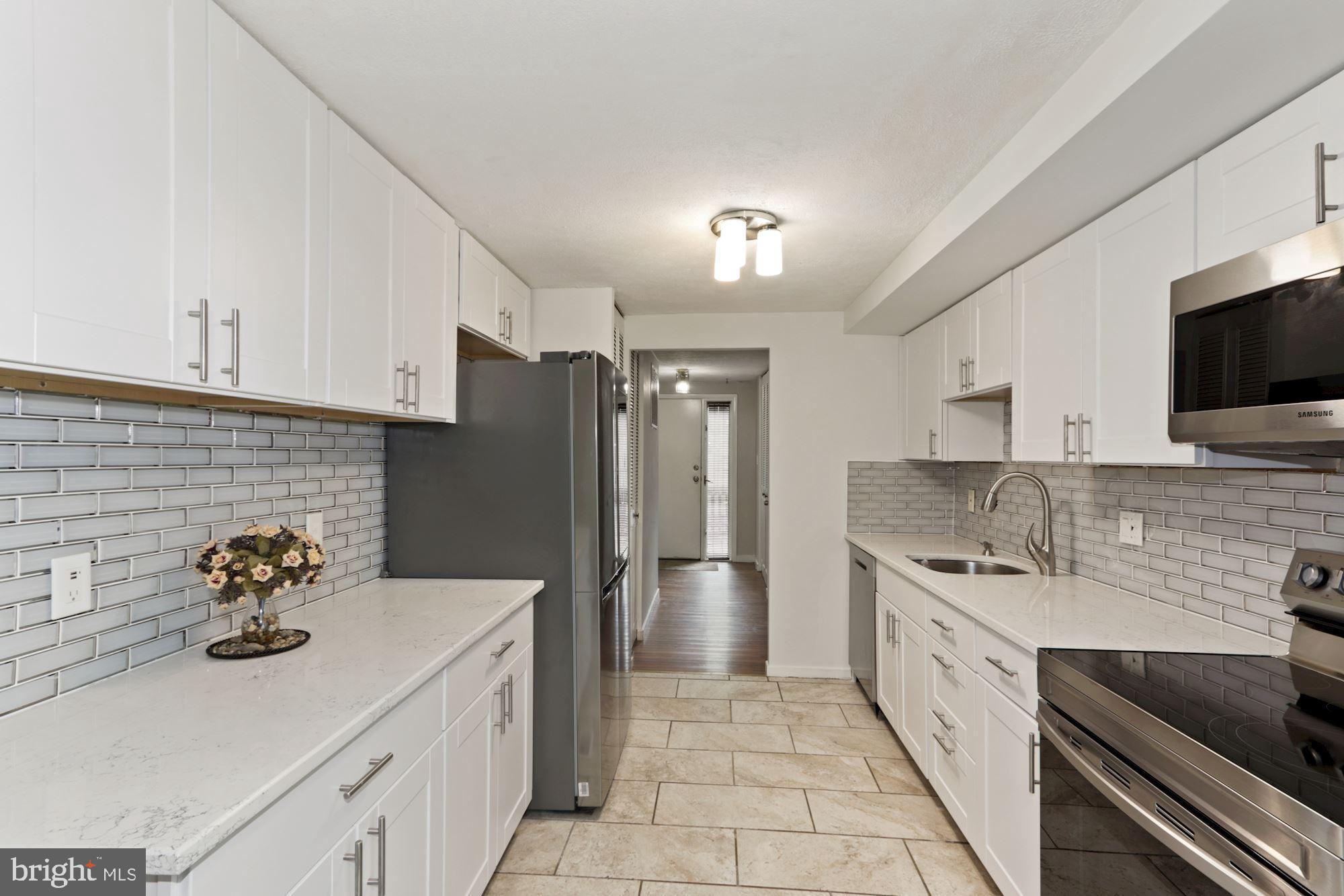 2233 Sanibel Drive Reston, VA 20191 - Photo 12 of 34 Kitchen