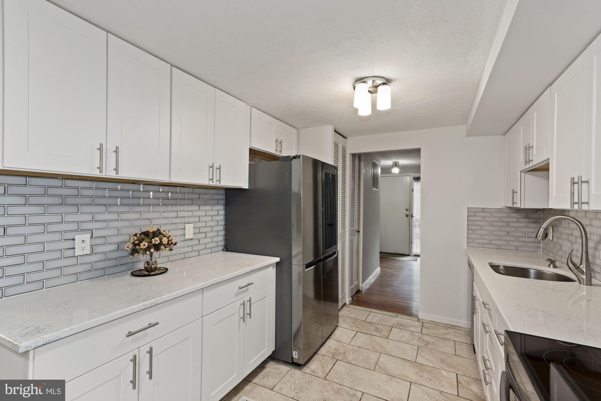 2233 Sanibel Drive Reston, VA 20191 - Photo 13 of 34 Kitchen
