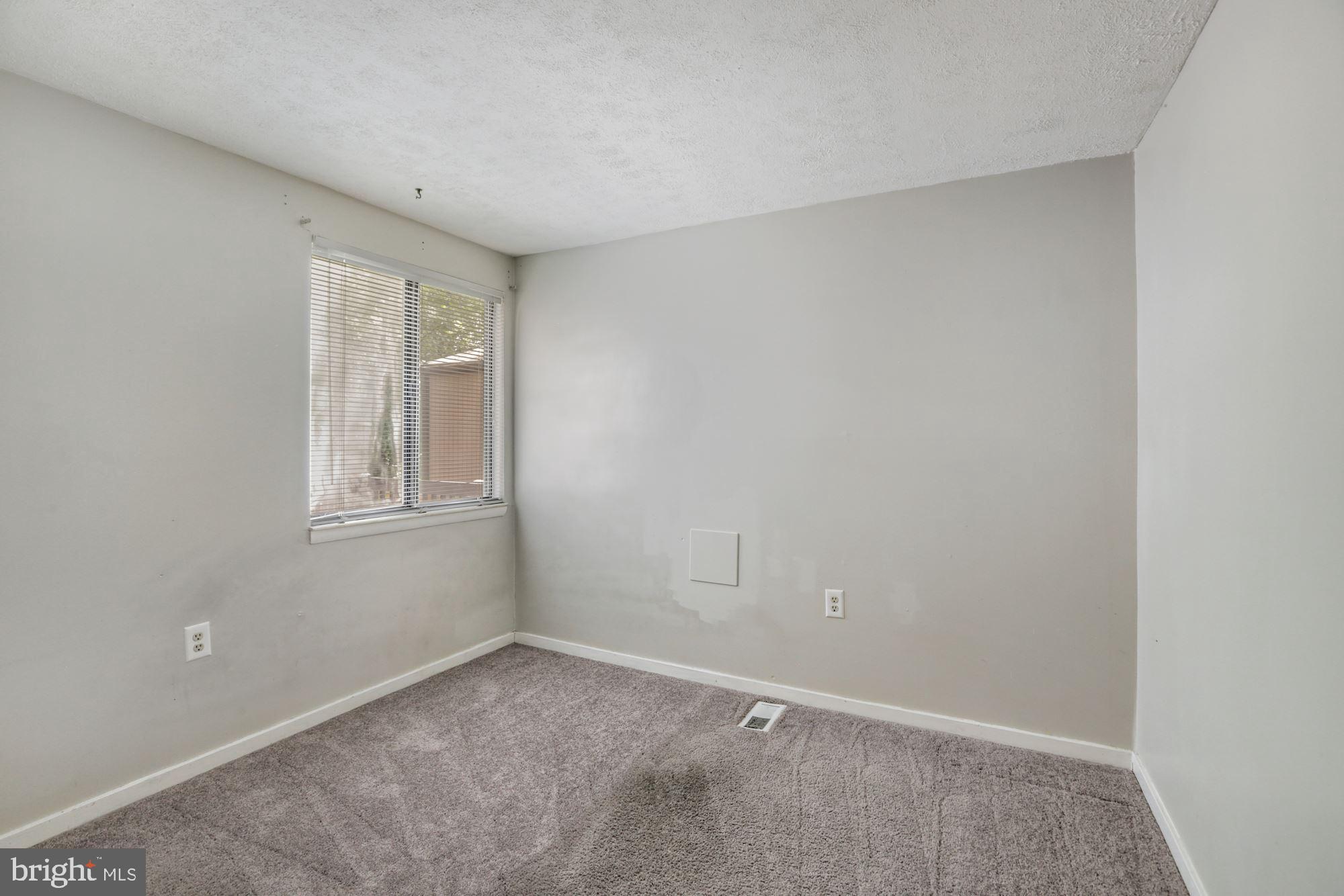 2233 Sanibel Drive Reston, VA 20191 - Photo 20 of 34 3rd bedroom
