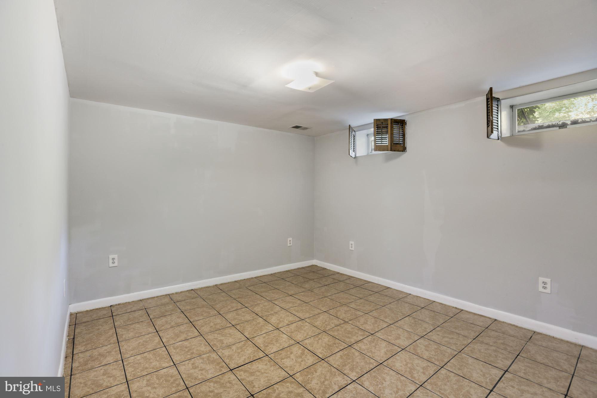 2233 Sanibel Drive Reston, VA 20191 - Photo 27 of 34 4th bedroom