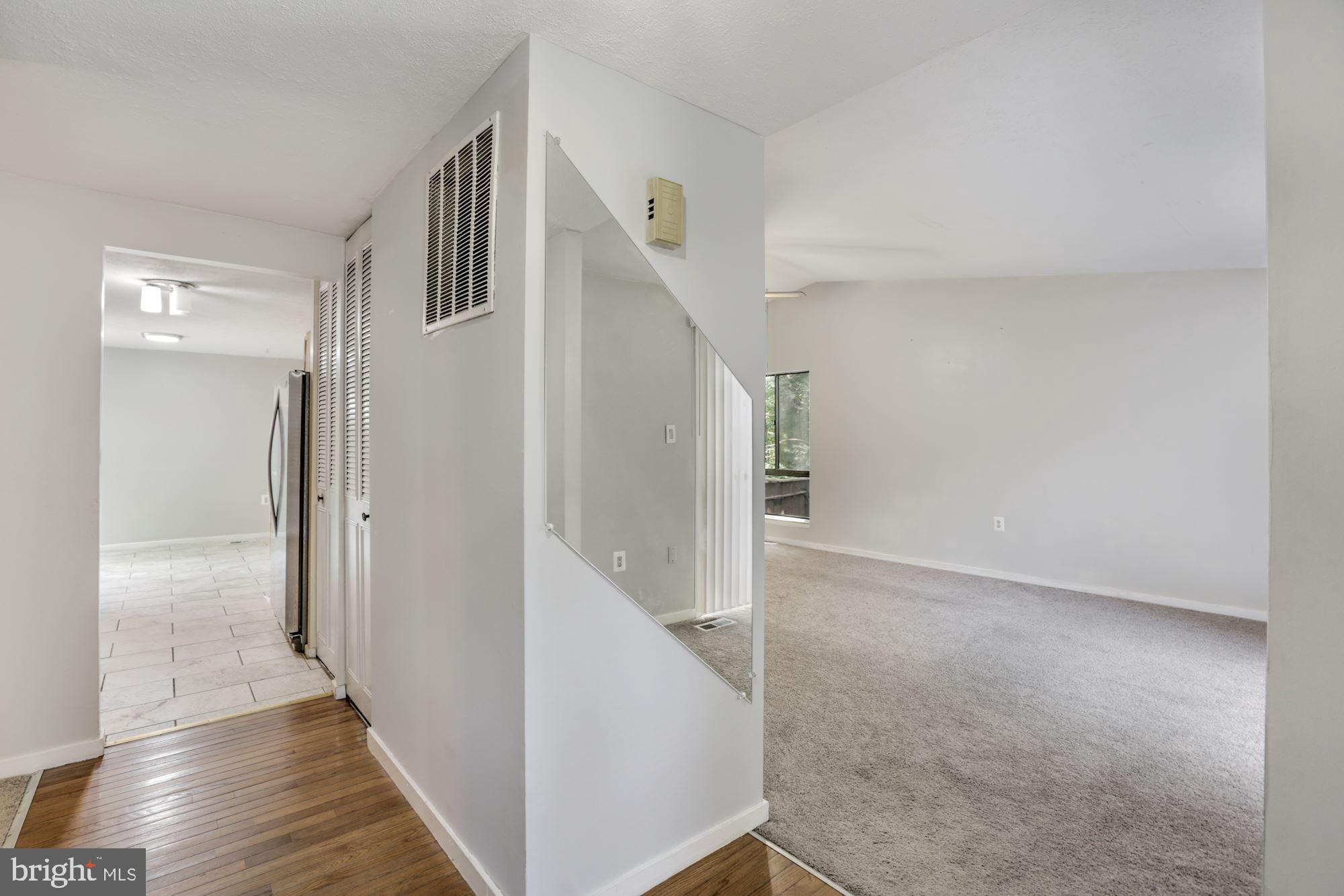 2233 Sanibel Drive Reston, VA 20191 - Photo 4 of 34 Foyer