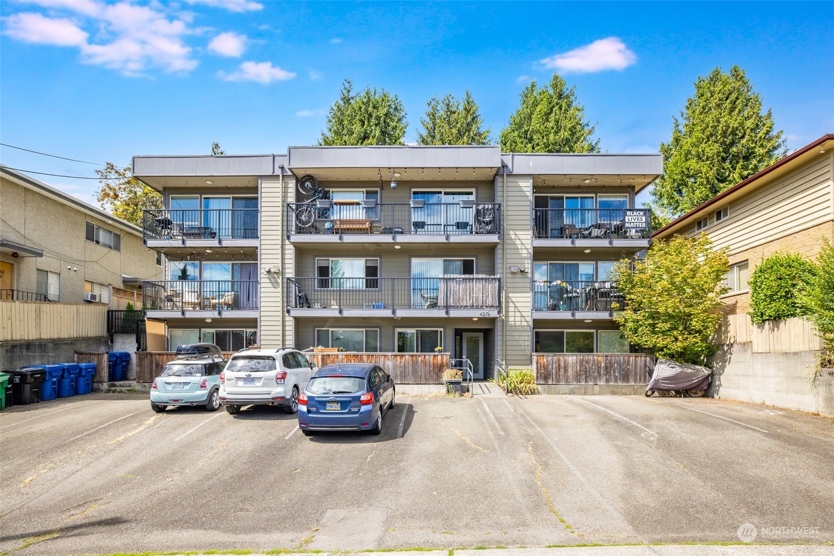 4219 Whitman Avenue North, Unit 2 Seattle, WA 98103 - Photo 2 of 14