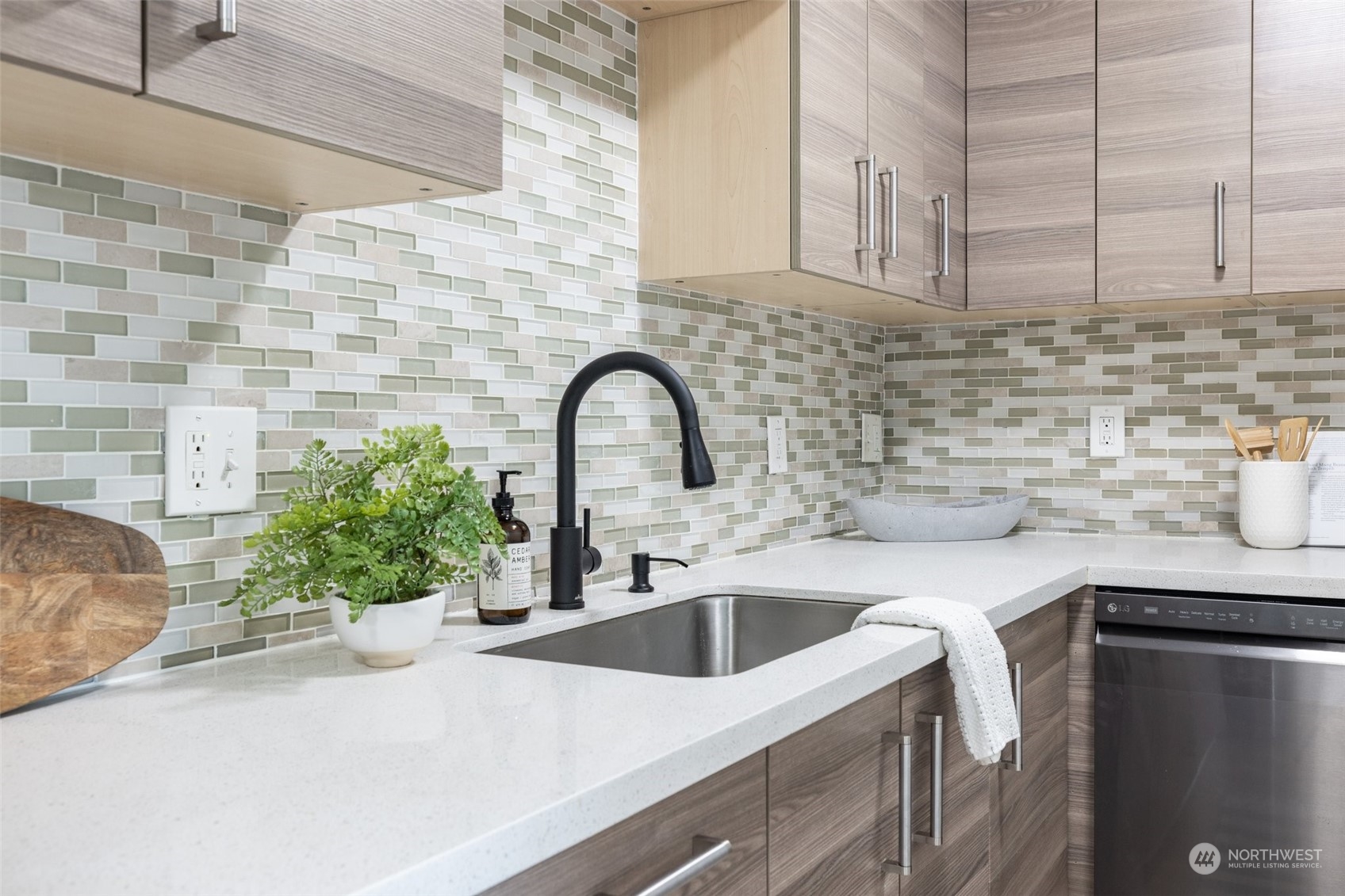 4219 Whitman Avenue North, Unit 2 Seattle, WA 98103 - Photo 5 of 14