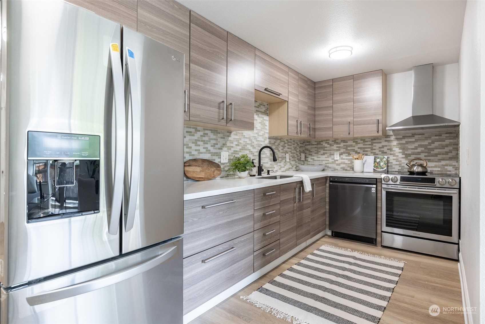 4219 Whitman Avenue North, Unit 2 Seattle, WA 98103 - Photo 6 of 14