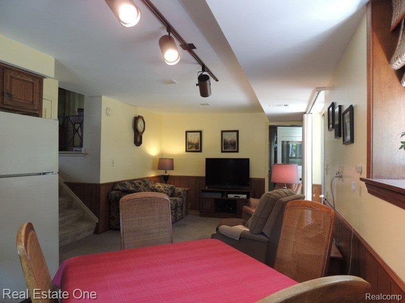 283 North Hill Circle Rochester, MI 48307 - Photo 11 of 21 Family/Dinning