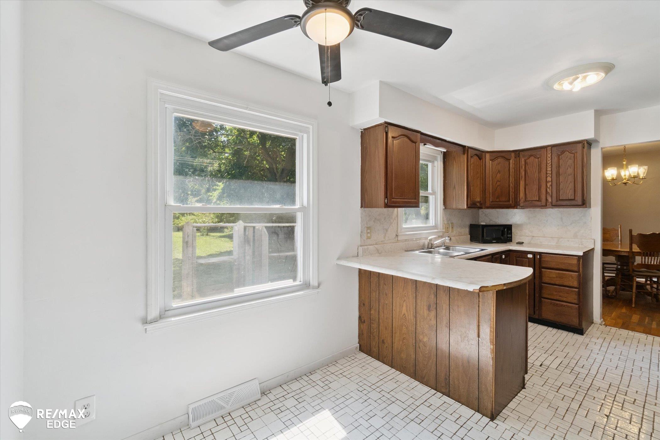 1825 Springfield Street Flint, MI 48503 - Photo 22 of 54 50185018-73ca1e4e-8316-4c63-93e0-240a08192d9a.JPG