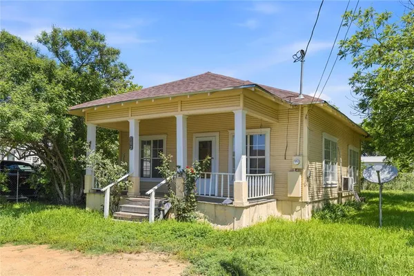 $59,900 | 102 Fitzgerald Street, Bangs, TX 76823