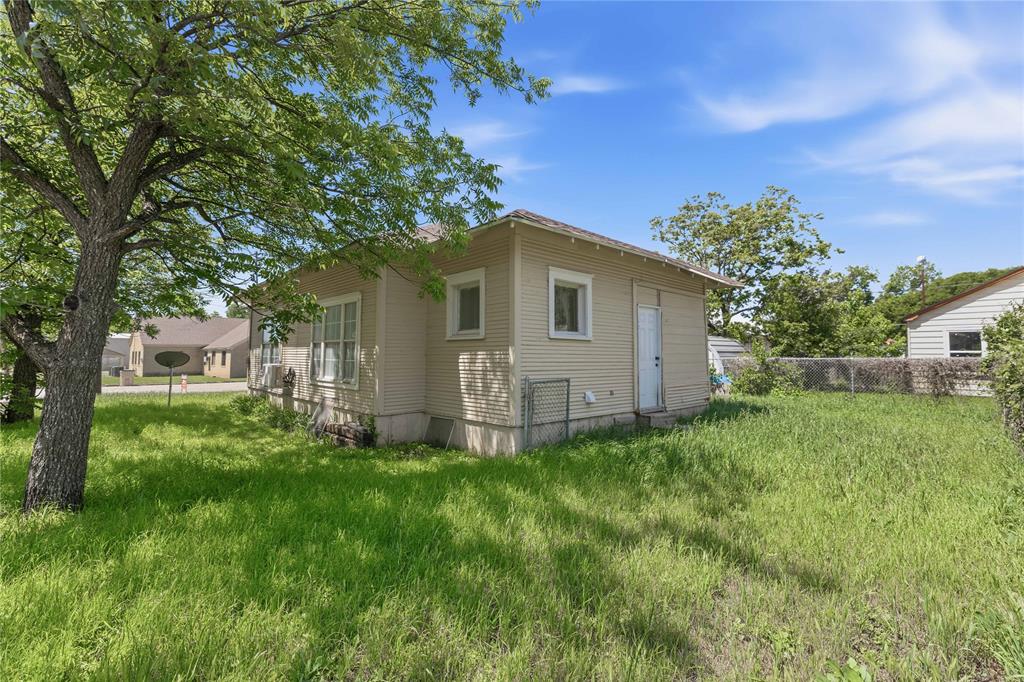 102 Fitzgerald Street Bangs, TX 76823 - Photo 20 of 24
