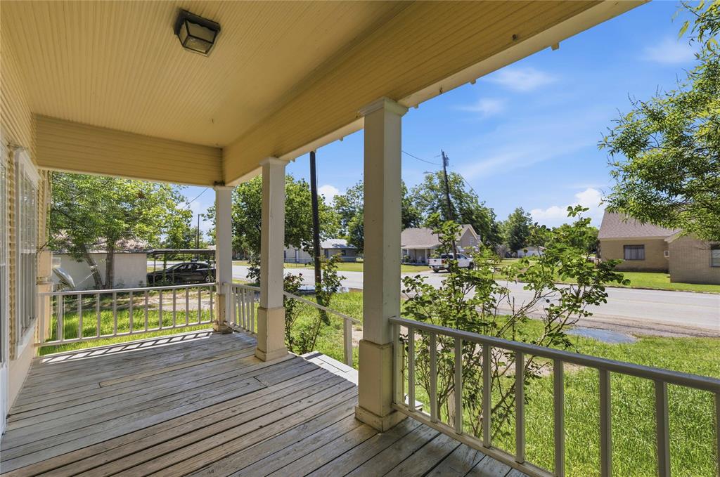 102 Fitzgerald Street Bangs, TX 76823 - Photo 4 of 24