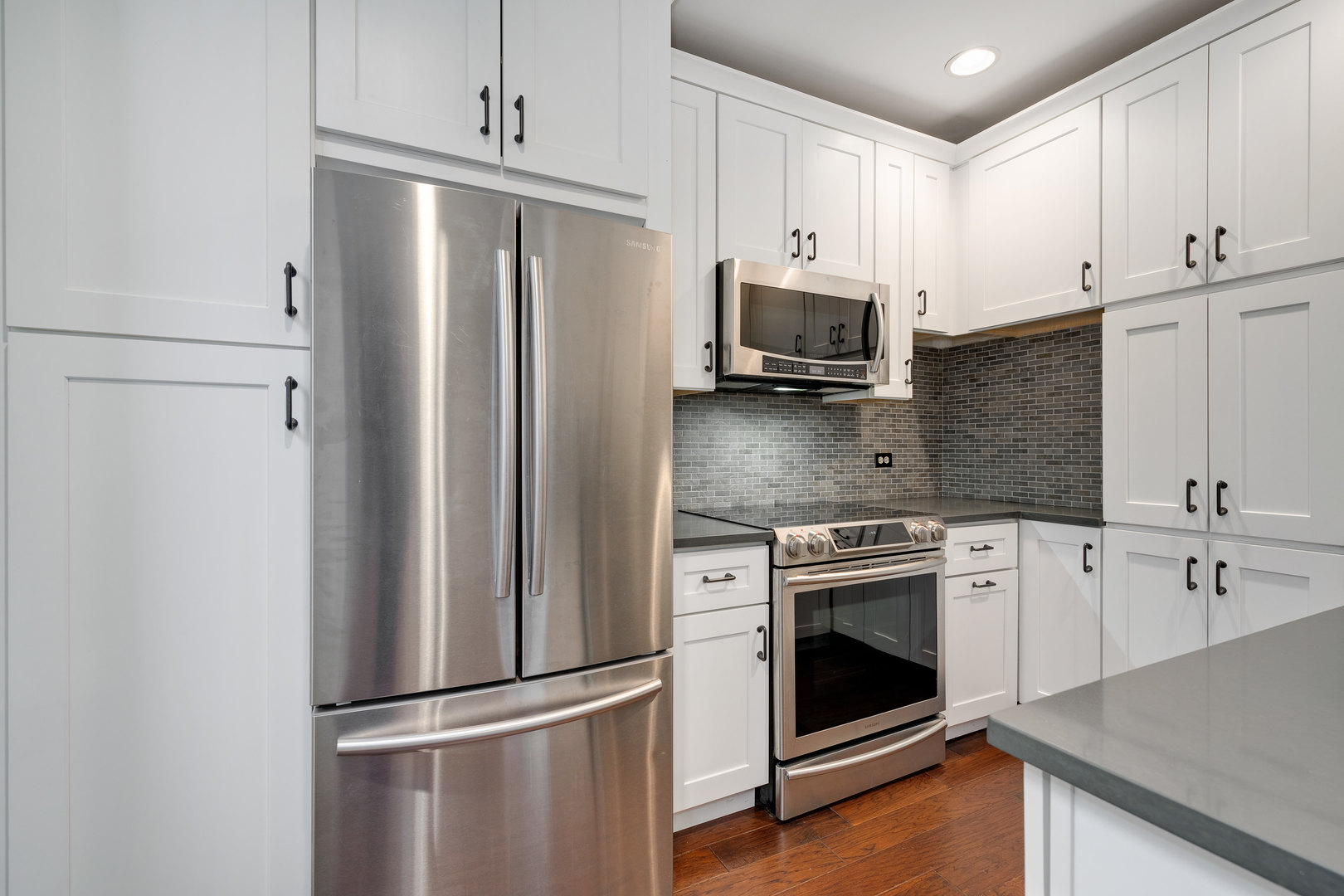 640 South Federal Street, Unit 708 Chicago, IL 60605 - Photo 12 of 20 a kitchen with cabinets stainless steel appliances and wooden floor