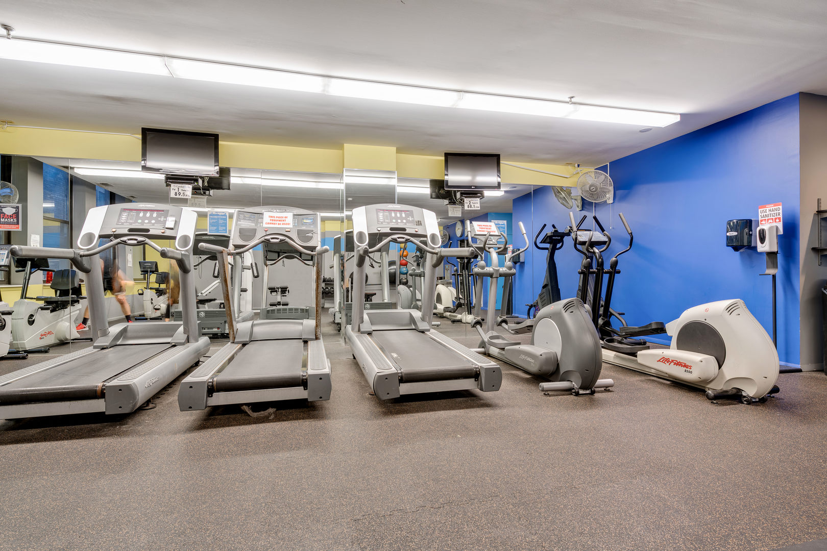 640 South Federal Street, Unit 708 Chicago, IL 60605 - Photo 20 of 20 a view of a room with gym equipment