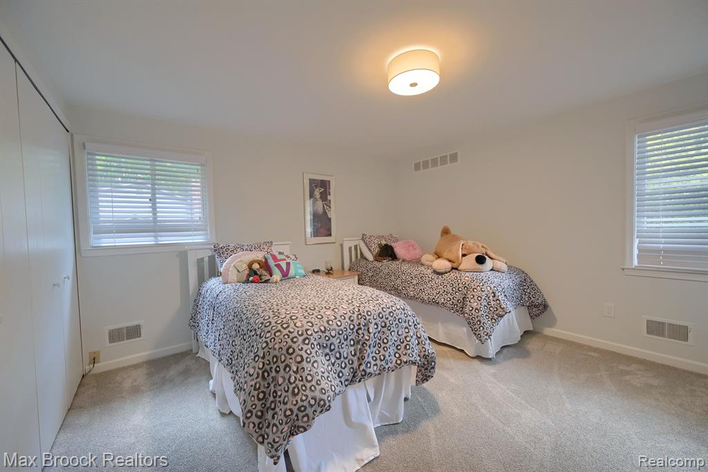 35181 Spring Hill Road Farmington Hills, MI 48331 - Photo 26 of 36