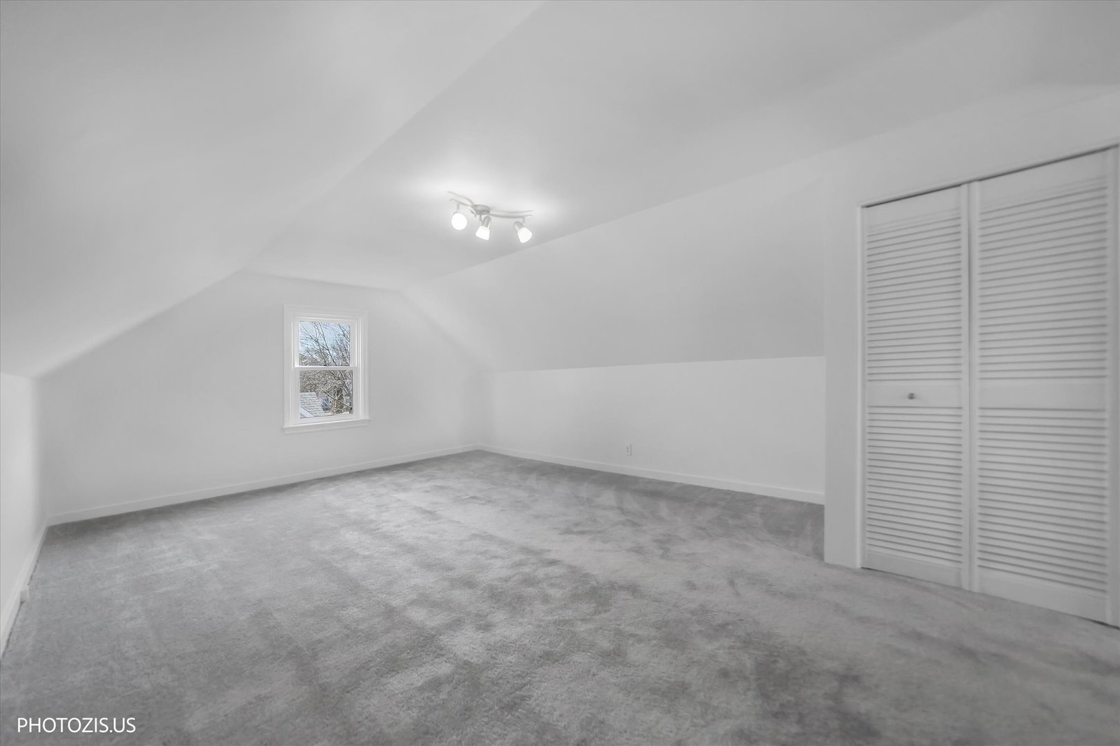 112 Pearl Street Cary, IL 60013 - Photo 17 of 25 an empty room with windows and refrigerator