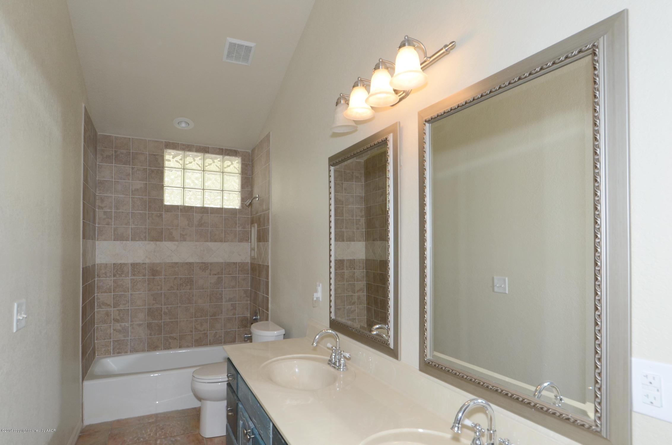 8 Nottingham Road Amarillo, TX 79124 - Photo 18 of 24 Bathroom