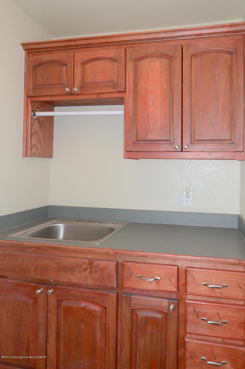 8 Nottingham Road Amarillo, TX 79124 - Photo 20 of 24 Laundry_Room