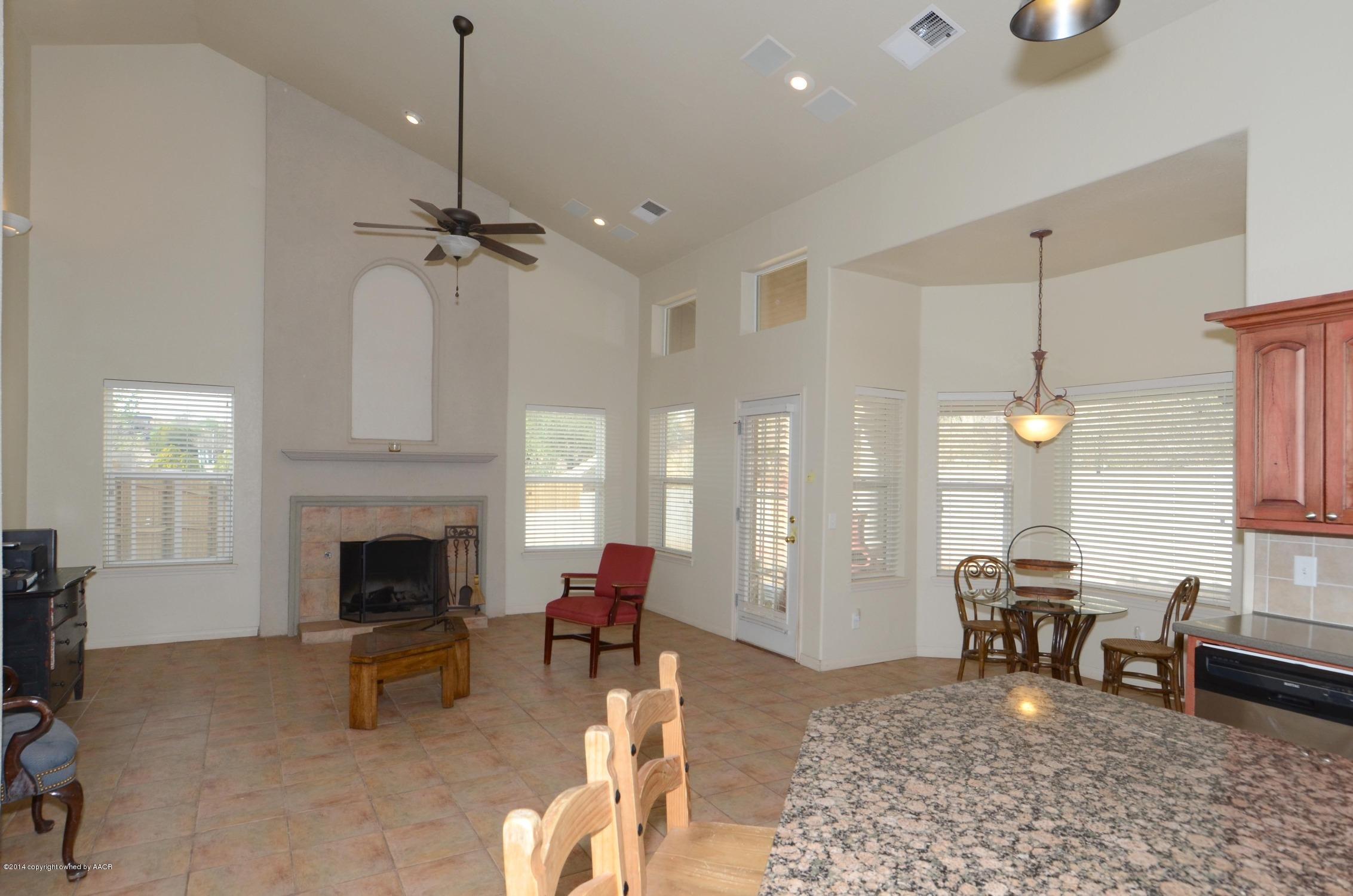 8 Nottingham Road Amarillo, TX 79124 - Photo 4 of 24 Living_Room